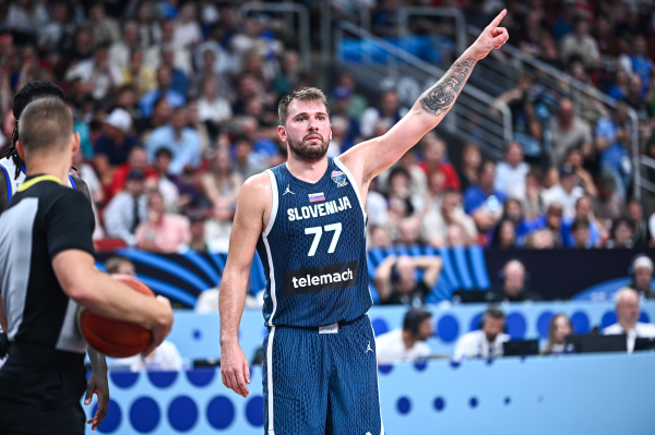 易多投资 湖人消息：东契奇将创神迹，老詹排面拉满，补强计划启动